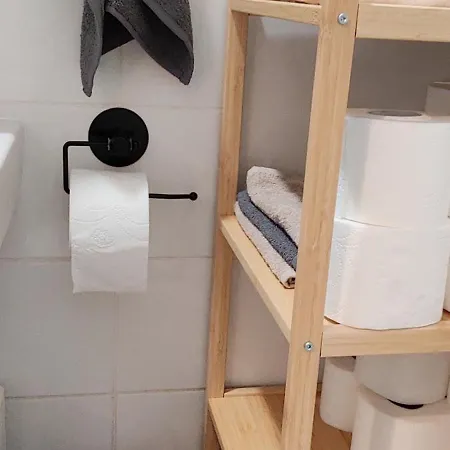 A Small Cozy Nest With Free Parking! Apartman
