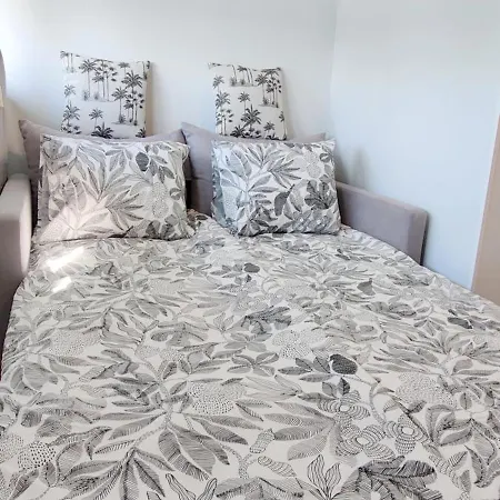 Apartman A Small Cozy Nest With Free Parking!